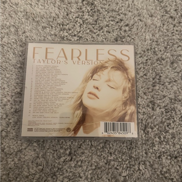 Taylor Swift Fearless CD - Picture 3 of 3